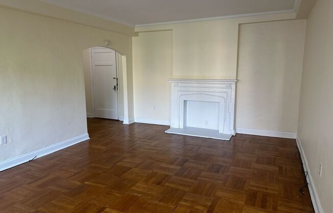 1 bed, 1 bath, 768 sqft, $1,400, Unit Royal York 704