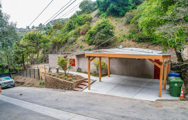 1450 BENEDICT CYN DR