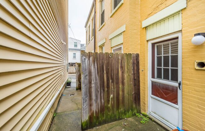 1 bed, 1 bath, 1,300 sqft, $1,049, Unit 114 S 11th Street