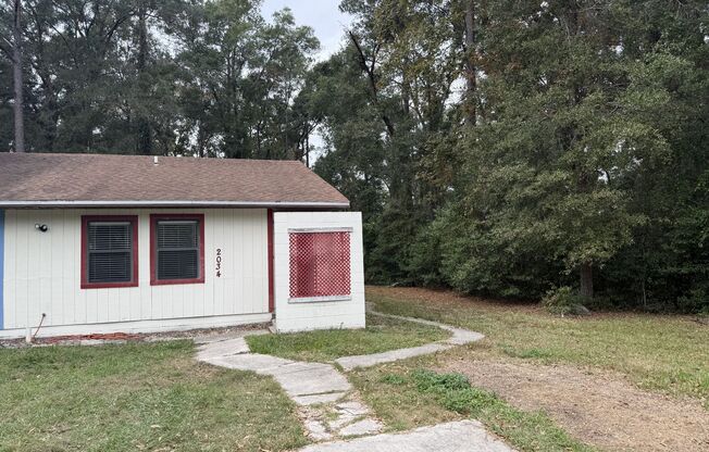Spacious 2/2 in SW Gainesville – W/D Included & Ready 2/1/26!