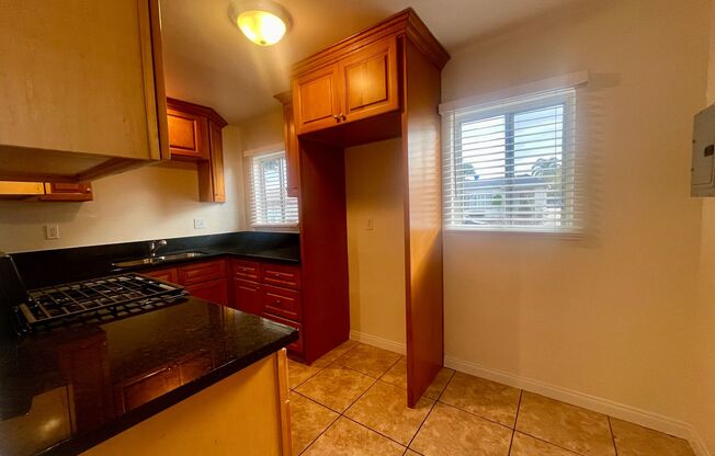 BELLA APARTMENTS: 1 BEDROOM / 1 BATHROOM APARTMENT