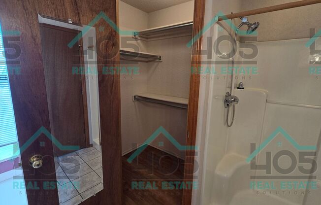 3 beds, 2 baths, $1,600