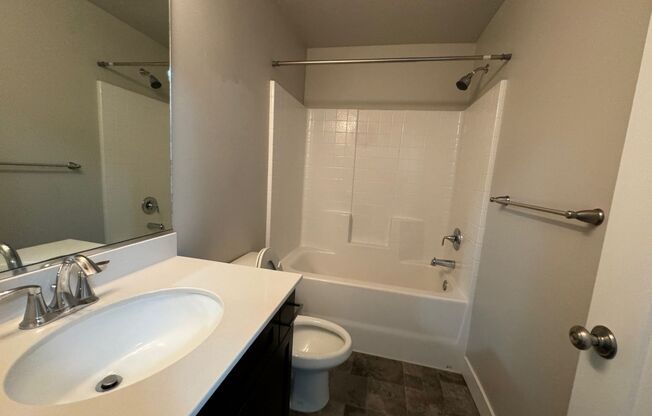 3 beds, 2.5 baths, $1,695, Unit # #C