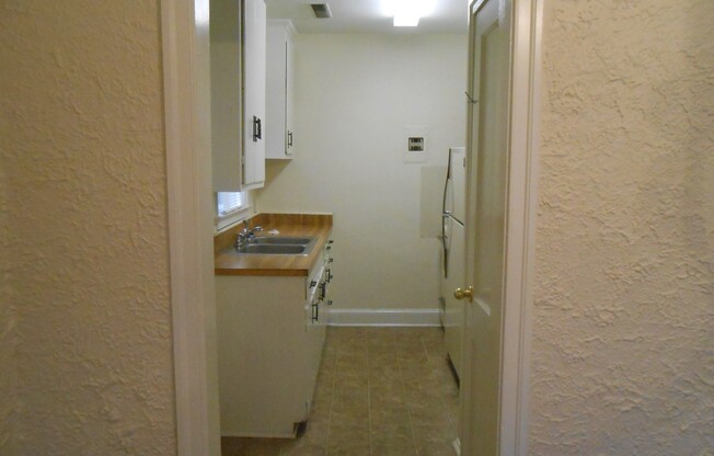 2 beds, 1 bath, $850