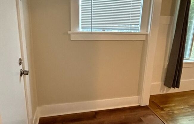2 beds, 1 bath, $2,100, Unit #6