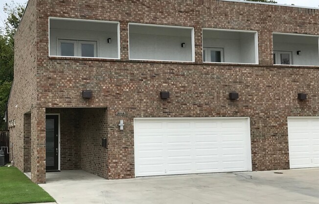 2 beds, 2.5 baths, 1,156 sqft, $1,600