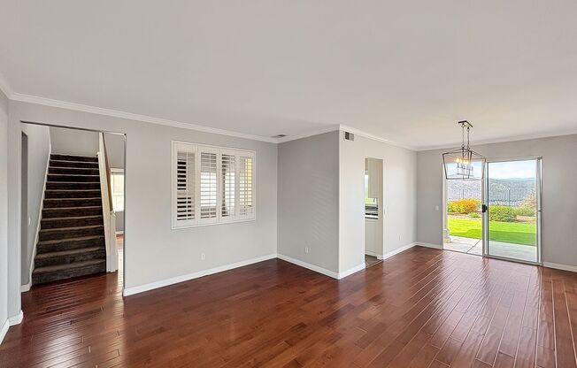 Beautiful 4B/3BA house w/ large backyard in Scripps Ranch!