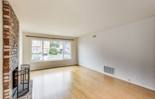 Welcome to Your Serene Coastal Retreat! 3 Beds 1.5 Baths Single Family Home