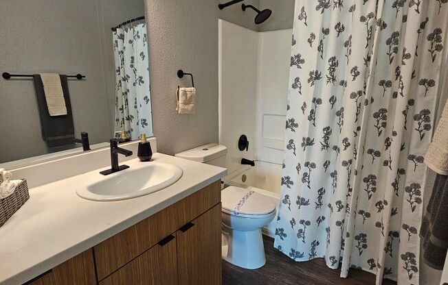 1 bed, 1 bath, 635 sqft, $2,140, Unit J206