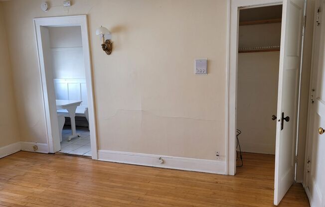 Studio, 1 bath, $895, Unit 33