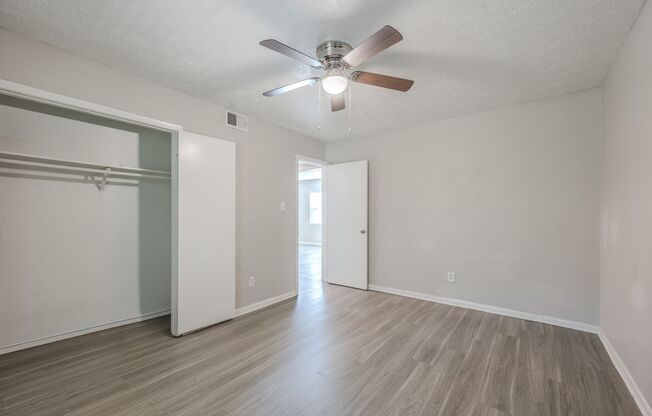 2 beds, 1 bath, 770 sqft, $1,100, Unit A4