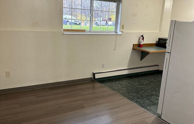 Studio, 1 bath, 500 sqft, $895, Unit 5