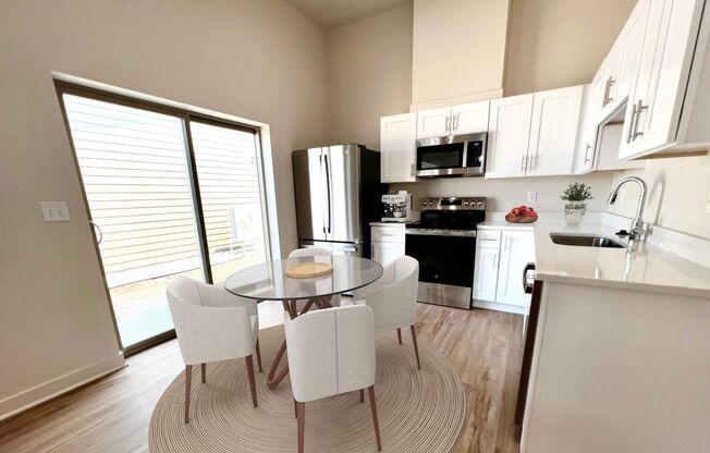 1 bed, 1 bath, 643 sqft, $1,375, Unit 17