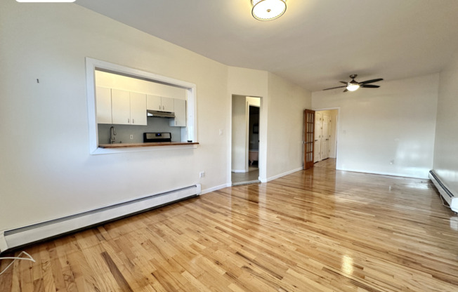 2 beds, 1 bath, $3,100, Unit 2