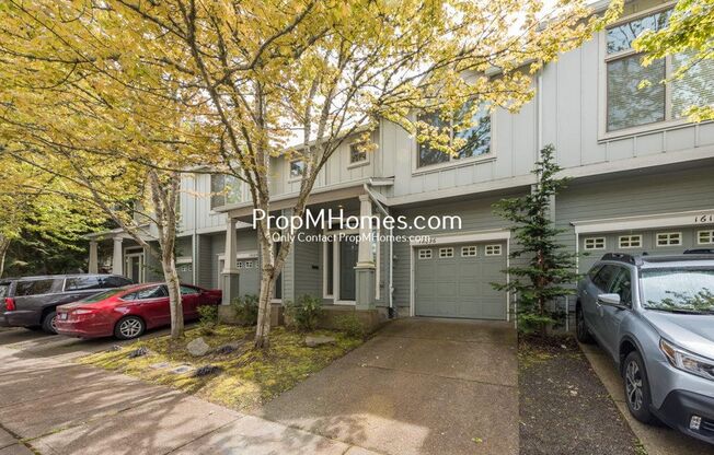 Three Bedroom Townhome in the Heart of Sherwood!