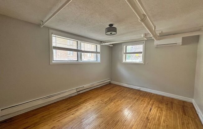 1524 LaSalle Ave - Boutique Brownstone with Built-In Charm