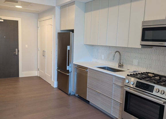 1 bed, 1 bath, 665 sqft, $2,700, Unit PH6