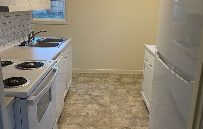 2 beds, 1 bath, $1,295