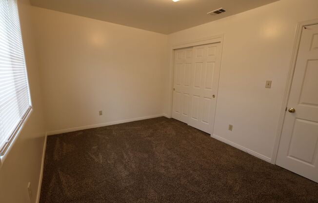 3 beds, 2 baths, $1,650, Unit A