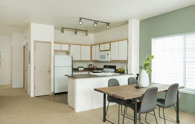 3 beds, 2 baths, 1,322 sqft, $2,350, Unit 6
