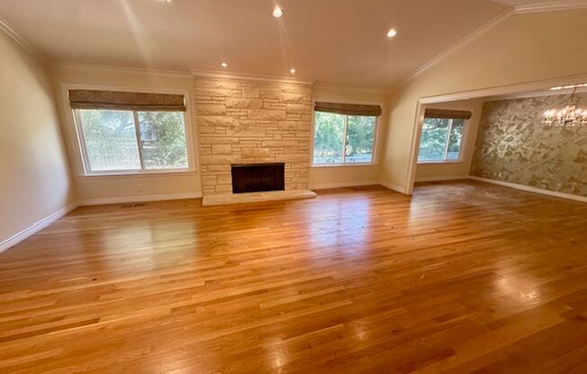 Saratoga Beauty!! Private, tranquil setting you will love! Top Schools! Walk to downtown!