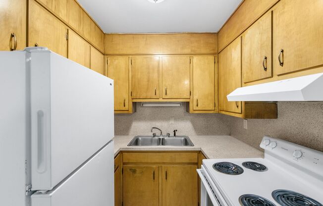 Celeste Manor - 1 Bedroom / 1 Bathroom Apartment