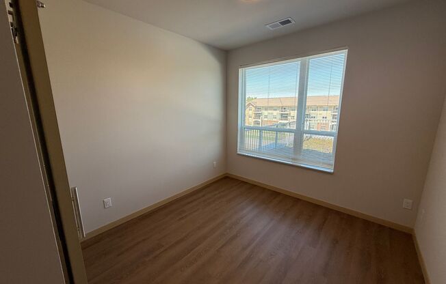 2 beds, 1 bath, 858 sqft, $2,100, Unit #300