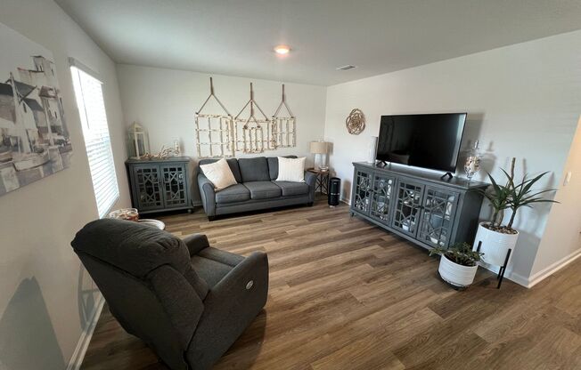 Practically Brand New 3/2 Milton Gem !!