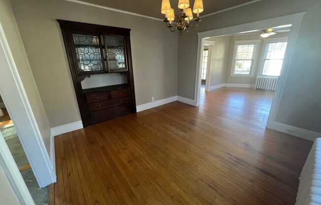 3 beds, 1 bath, 1,300 sqft, $3,200, Unit 2