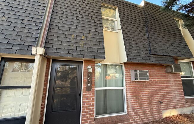 Spacious 2 Bed / 1.5 Bath in Centennial with In-Unit W/D