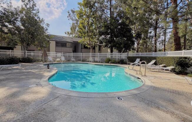 1 bed, 1 bath, 710 sqft, $2,400