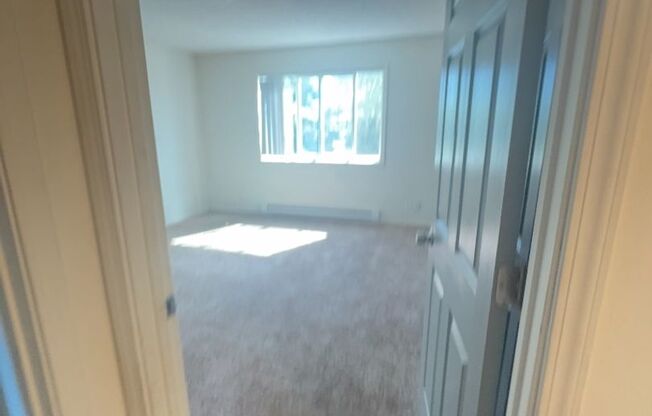 2 beds, 1 bath, $1,395, Unit 1950-11