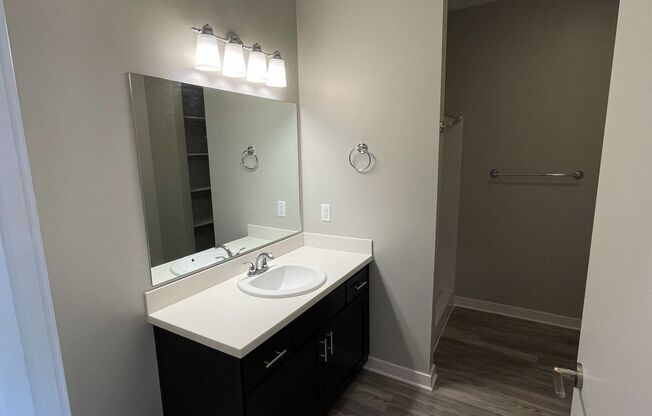 Studio, 1 bath, 550 sqft, $1,005, Unit 303