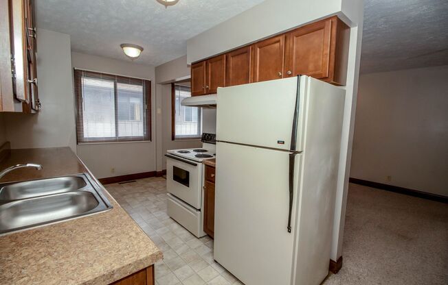 2 beds, 1 bath, 975 sqft, $1,199, Unit B