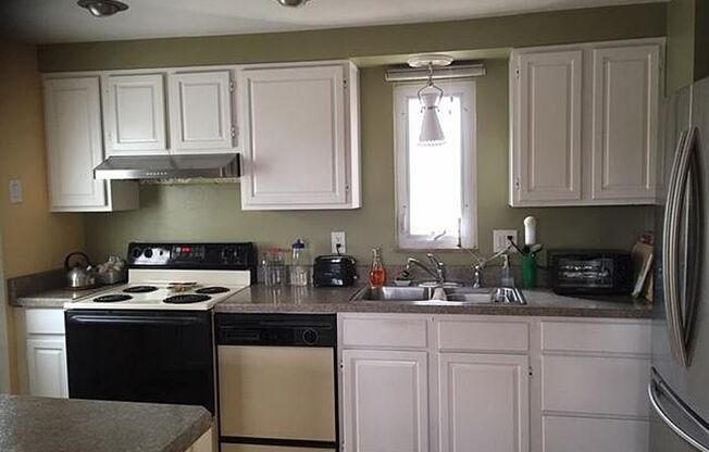 Forest Hills - House Share - 1 BR Available - Room for Rent!