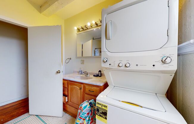 3 beds, 1 bath, 1,596 sqft, $2,695, Unit 2B