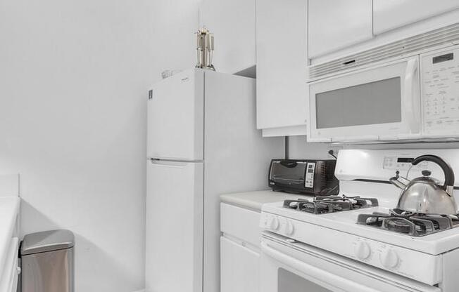 1 bed, 1.5 baths, 826 sqft, $5,800, Unit 19D