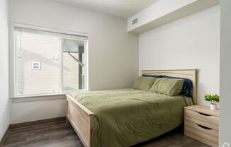 3 beds, 3 baths, 1,086 sqft, $1,882, Unit 2212