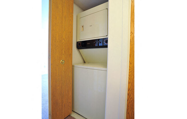 Stacked In-Unit Washer and Dryer at Thornridge Apartments, Grand Blanc, MI, 48439