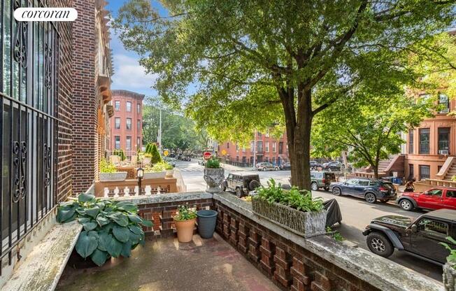 80 BAINBRIDGE ST