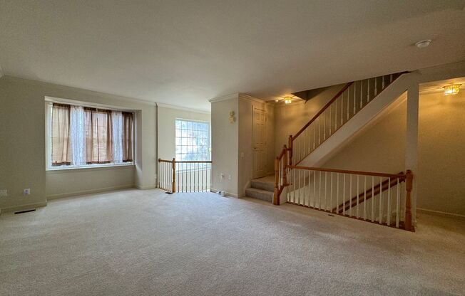 Bright and Classic 3 Beds 2/2 Bath Townhome With Deck & Patio In Vibrant Prince William Commons