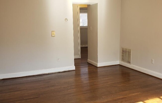 2 beds, 1 bath, $1,332, Unit 302