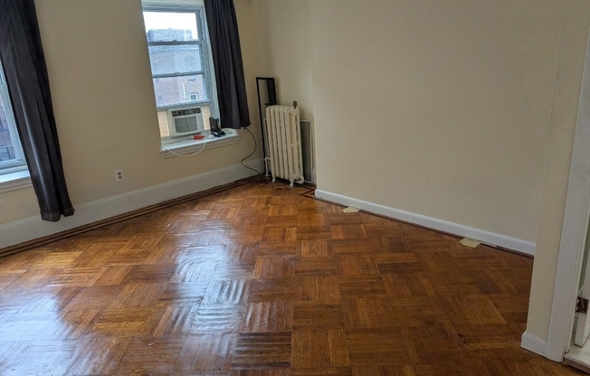 241 W Newton St