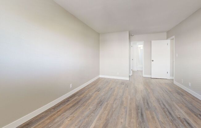 1913 11th St - TWO bedrooms AVAILABALE !