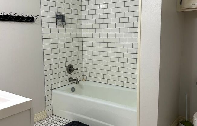 1 bed, 1 bath, $1,225