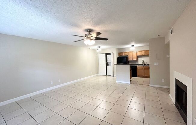 Lovely 2/2 Spacious Condo in the Highly Desired Lakewood Park - Altamonte Springs!