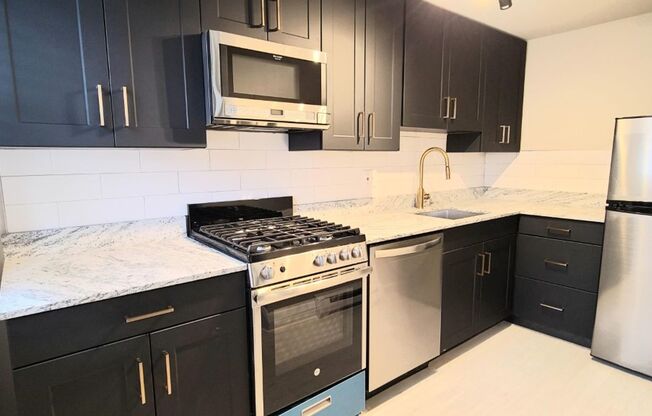 Studio, 1 bath, 395 sqft, $895, Unit 014