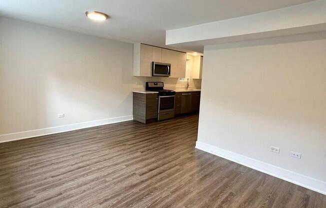 2332 W 18th Pl