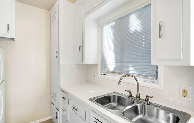 500 California Ave, North of Wilshire in Santa Monica. 5 blocks to the beach