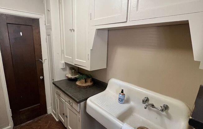 1 bed, 1 bath, 650 sqft, $995, Unit Unit 108 A900